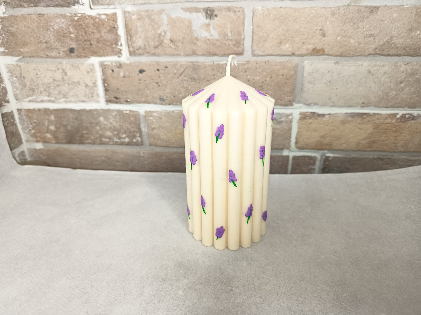 Rapswachskerze handbemalt mit Lavendel