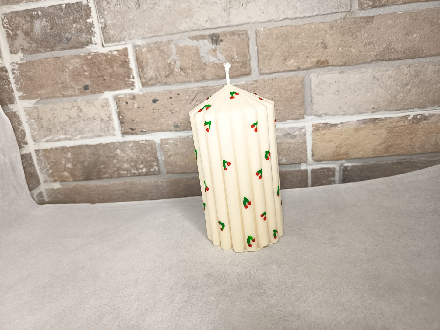 Rapswachskerze handbemalt mit Kirschen