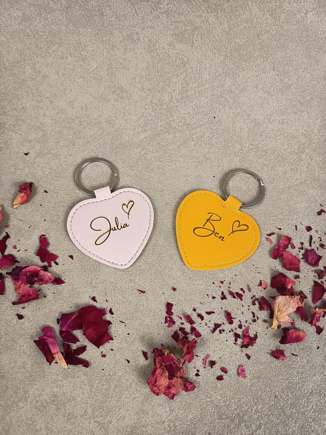 Personalisierter Herz-Schlüsselanhänger mit Namen von LUMARA – liebevolles Valentinsgeschenk