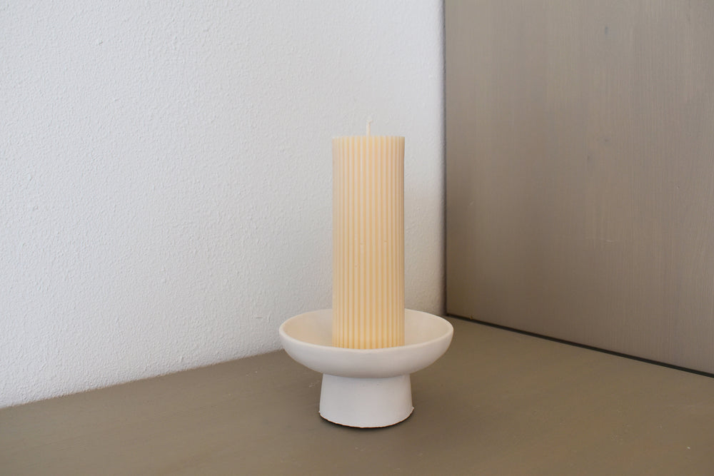 Rapswachskerze handgegossen Bella Nr. 6 weiss Frontansicht Stumpenkerze