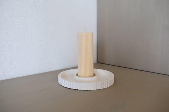 Rapswachskerze handgegossen Bella Nr. 6 weiss Frontansicht Stumpenkerze