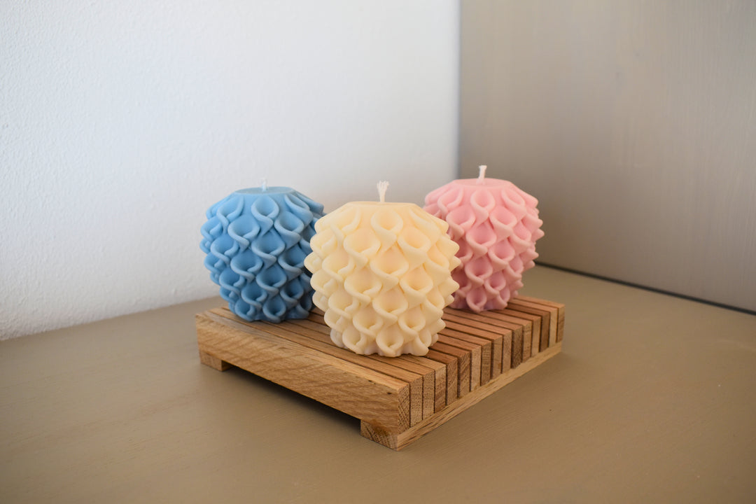 Rapswachskerze handgegossen Flower klein Set weiss rosa türkis holz frontansicht