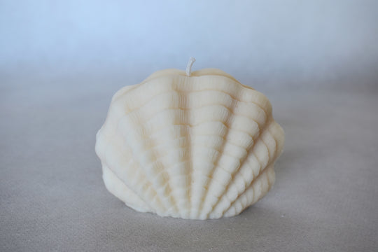 Rapswachskerze_handgegossen_Miesmuschel_weiss_Frontansicht_1