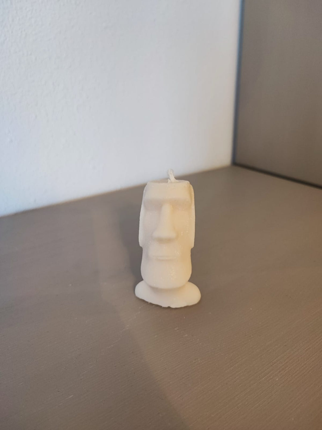Rapswachskerze_handgegossen_Statue_Willi_weiss_Frontansicht