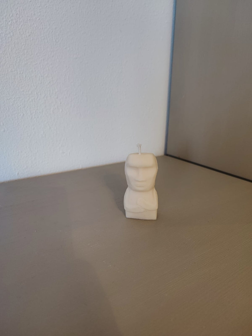 Rapswachskerze_handgegossen_Wadislav_weiss_Frontansicht