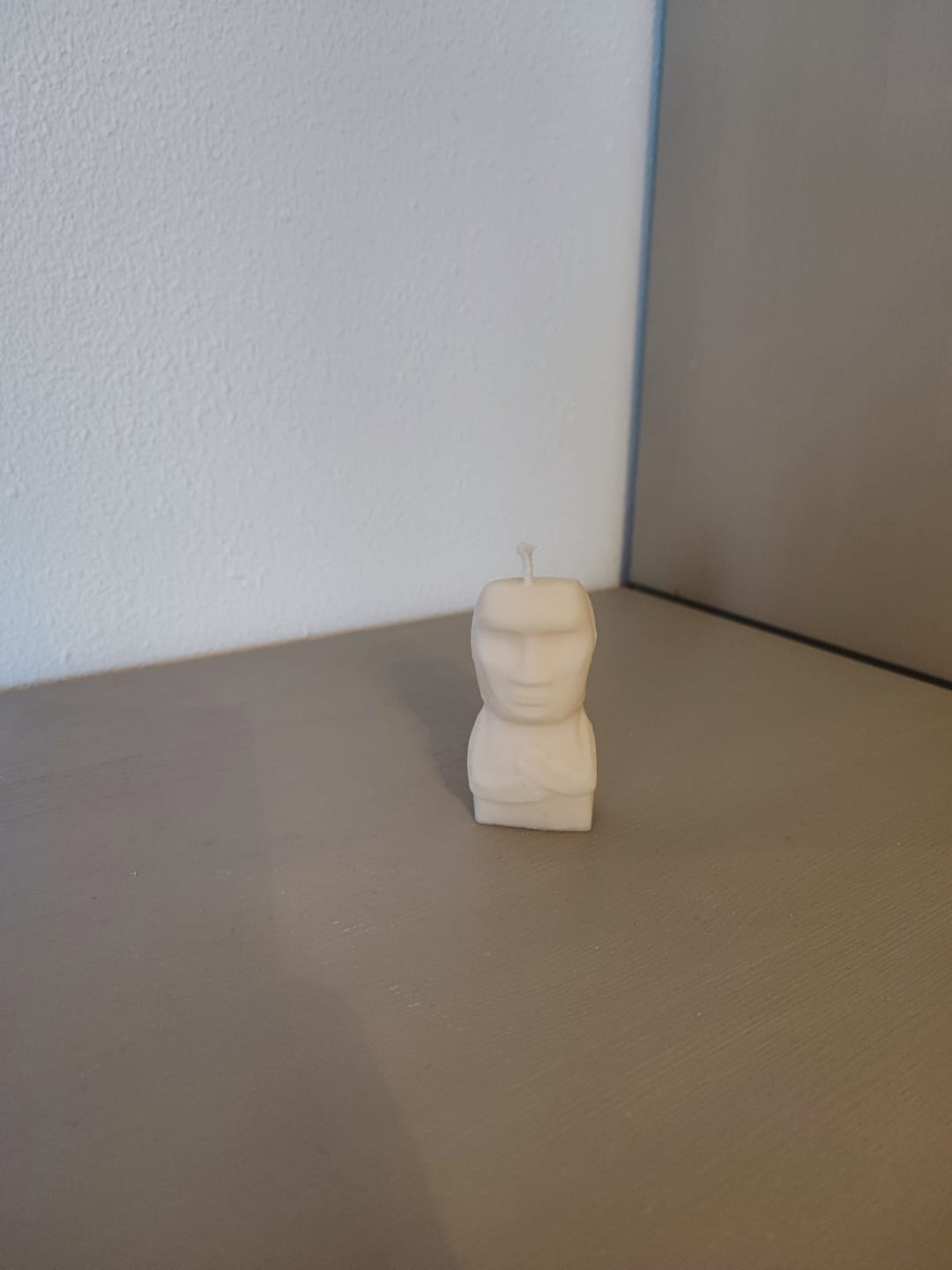 Rapswachskerze_handgegossen_Wadislav_weiss_Frontansicht