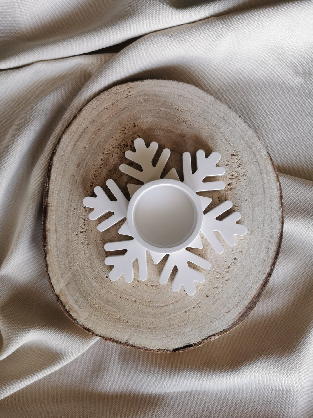 Keramik Schneeflocken Kerzenhalter in Weiß – winterlicher Teelichthalter für Weihnachtsdekoration