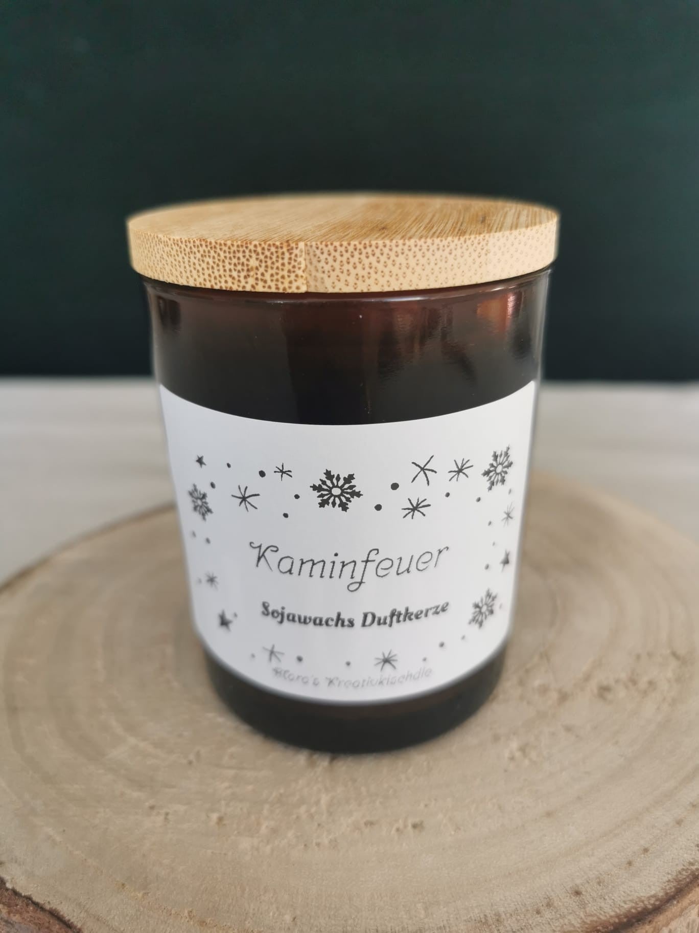 Kaminfeuer Sojawachs Duftkerze im Braunglas mit Bambusdeckel – handgegossen, warmer holziger Kamin-Duft, nachhaltige Winterkerze